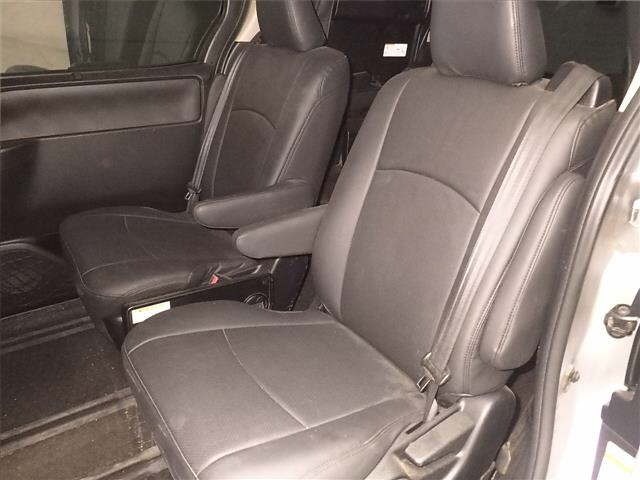 Toyota NOAH 2017 7206532-7
