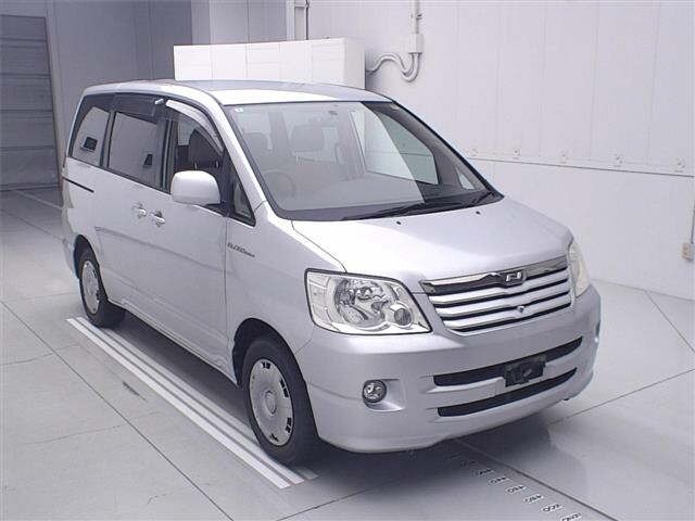 Toyota NOAH 2004 7206533-0