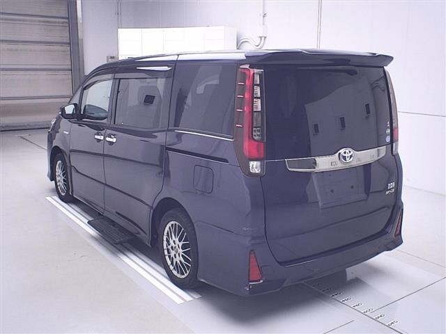 Toyota NOAH 2016 7206541-1