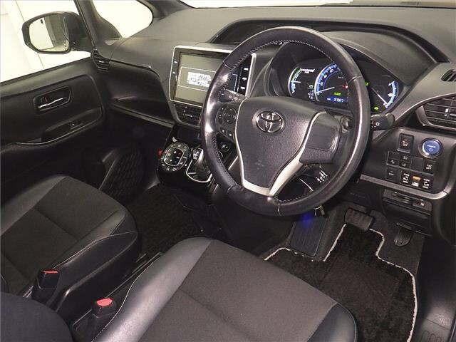 Toyota NOAH 2016 7206541-3