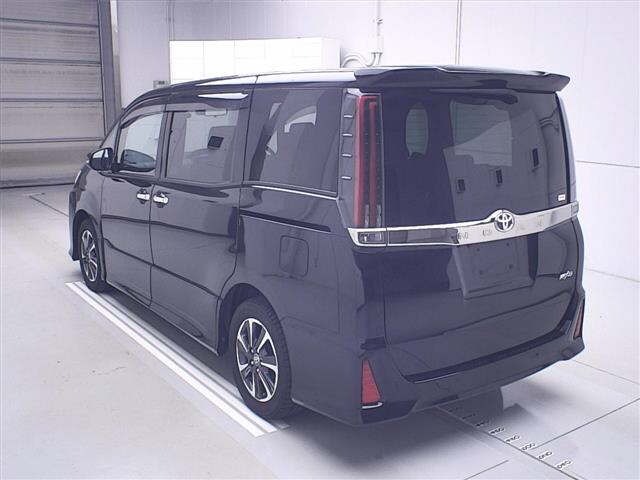 Toyota NOAH 2020 7206542-1