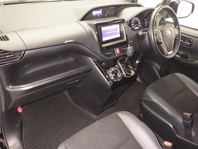 Toyota NOAH 2020 7206542-4
