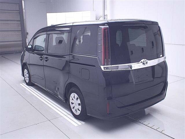 Toyota NOAH 2020 7206544-1