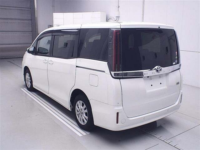Toyota NOAH 2020 7206545-1