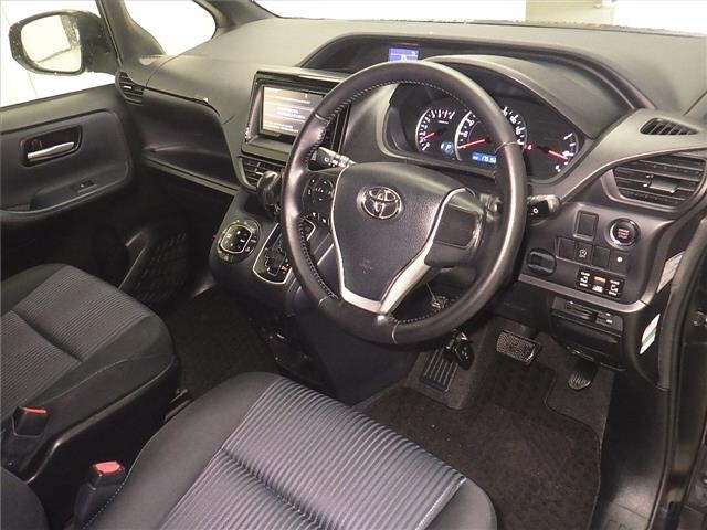 Toyota NOAH 2014 7206561-3