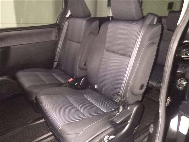 Toyota NOAH 2014 7206561-7