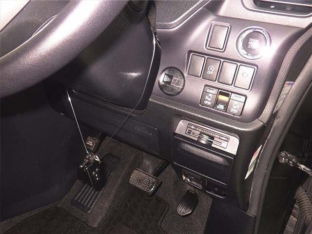Toyota NOAH 2014 7206561-9