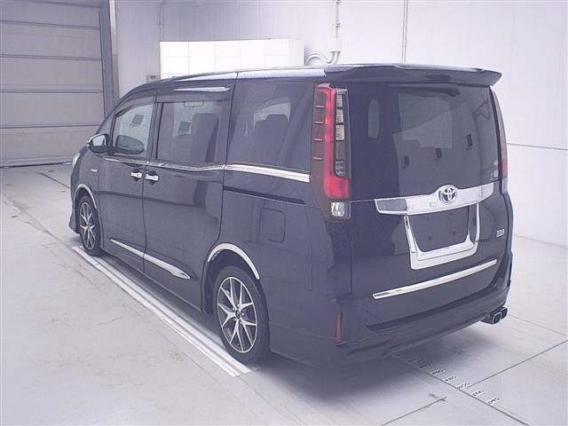 Toyota NOAH 2015 7206562-1