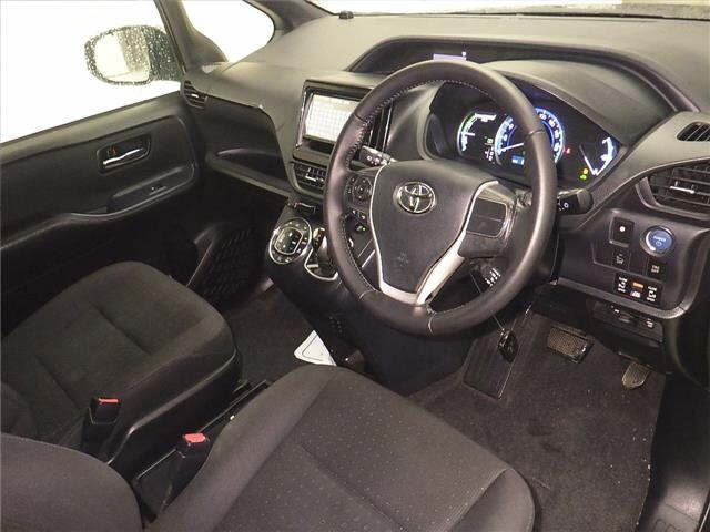 Toyota NOAH 2015 7206562-3