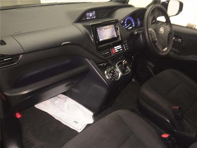 Toyota NOAH 2015 7206562-4