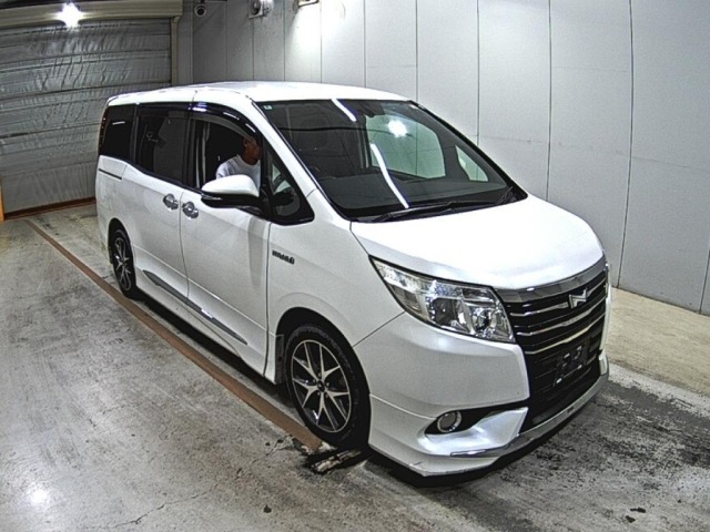 Toyota NOAH 2014 7206577-0