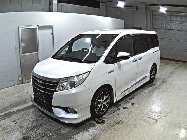 Toyota NOAH 2014 7206577-4