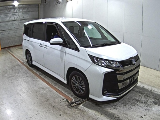 Toyota NOAH 2025 7206581-0