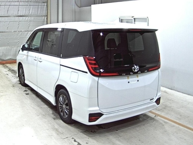 Toyota NOAH 2025 7206581-1