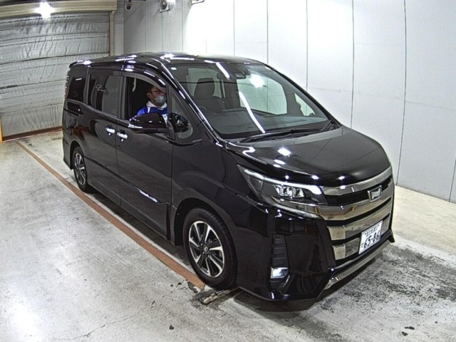 Toyota NOAH 2018 7206582-0