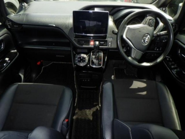 Toyota NOAH 2018 7206582-3
