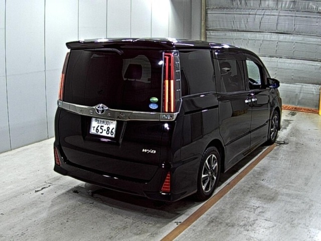 Toyota NOAH 2018 7206582-5