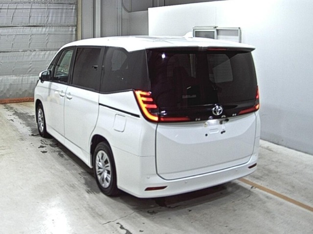Toyota NOAH 2022 7206589-1