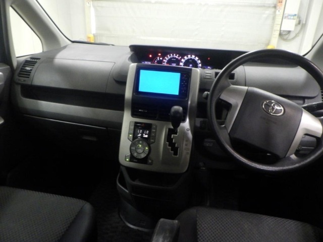 Toyota NOAH 2009 7206590-3