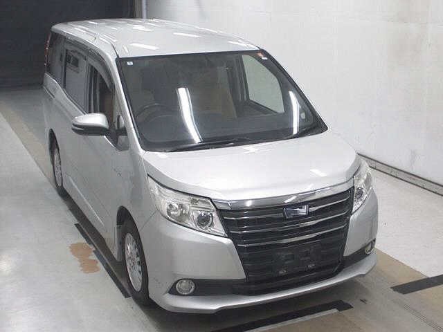 Toyota NOAH 2014 7206591-0