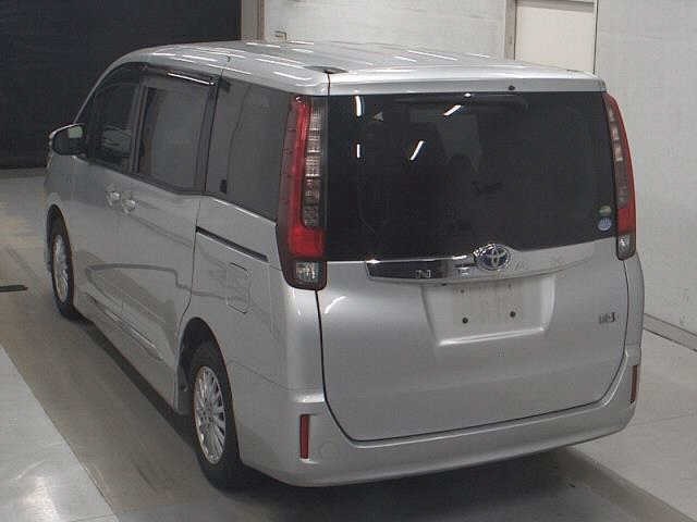 Toyota NOAH 2014 7206591-1