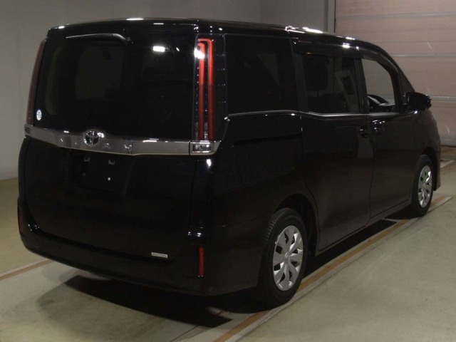 Toyota NOAH 2021 7206592-1