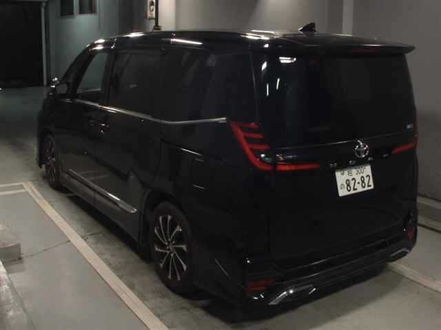 Toyota NOAH 2022 7206606-1