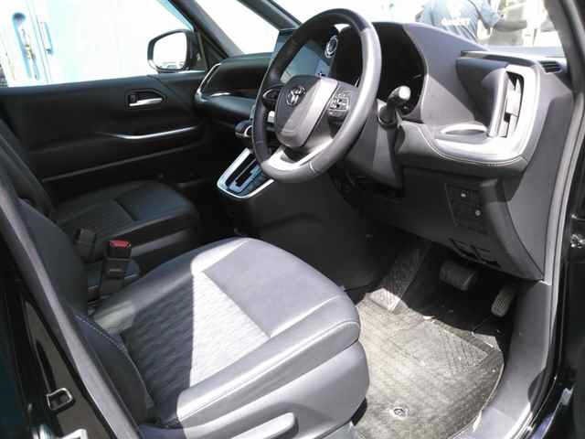 Toyota NOAH 2022 7206606-3