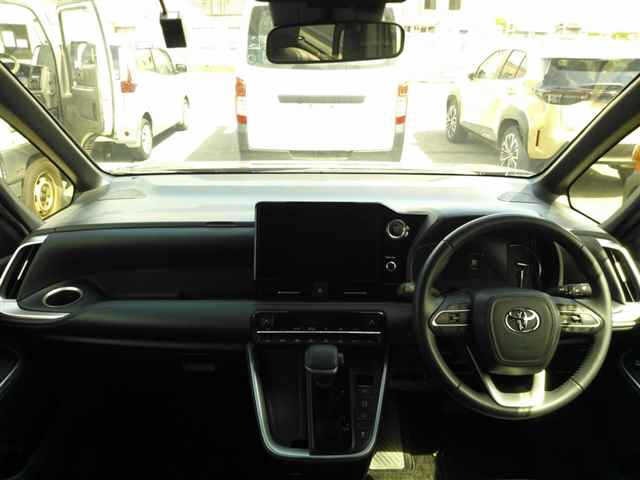 Toyota NOAH 2022 7206606-8