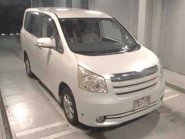 Toyota NOAH 2010 7206615-0