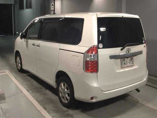 Toyota NOAH 2010 7206615-1