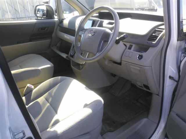 Toyota NOAH 2010 7206615-3