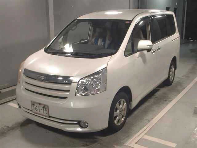 Toyota NOAH 2010 7206615-4