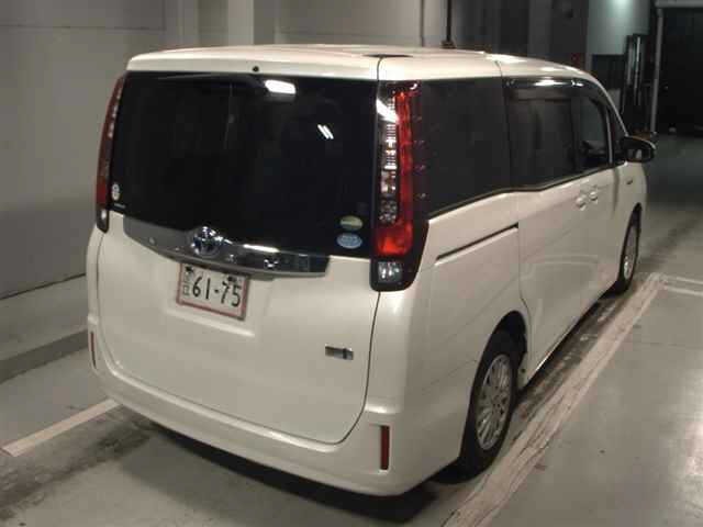 Toyota NOAH 2017 7206617-5