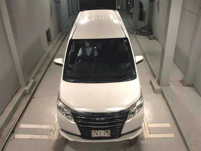 Toyota NOAH 2017 7206617-6