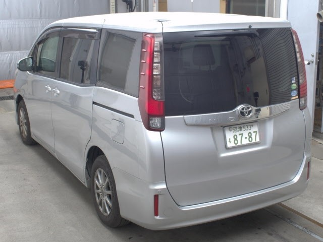 Toyota NOAH 2014 7206709-1