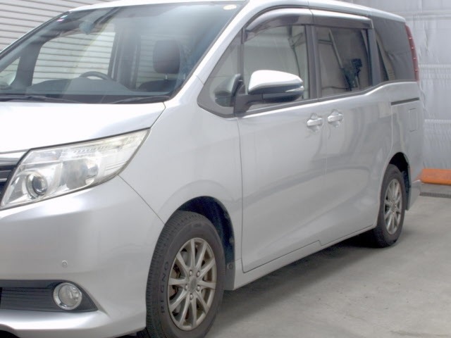 Toyota NOAH 2014 7206709-4