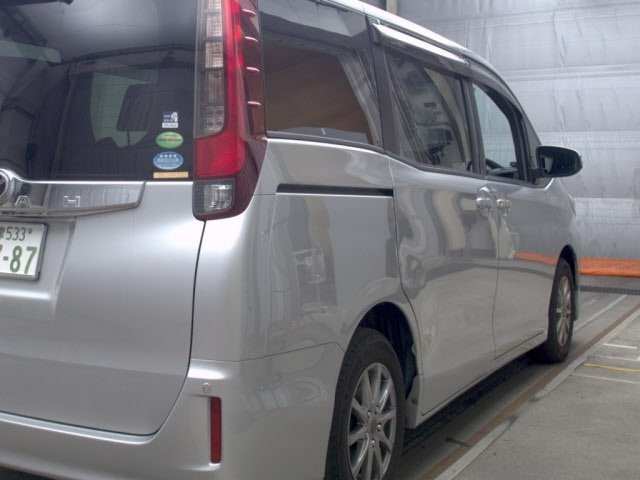 Toyota NOAH 2014 7206709-5