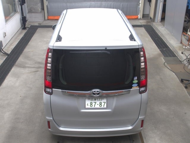 Toyota NOAH 2014 7206709-7