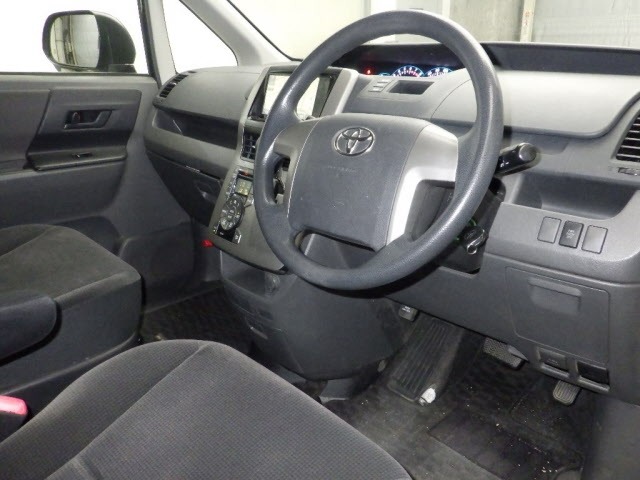 Toyota NOAH 2009 7206717-3
