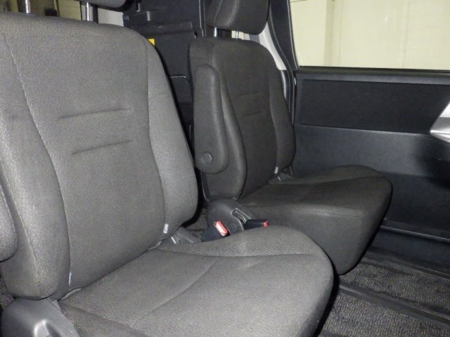 Toyota NOAH 2012 7206718-8