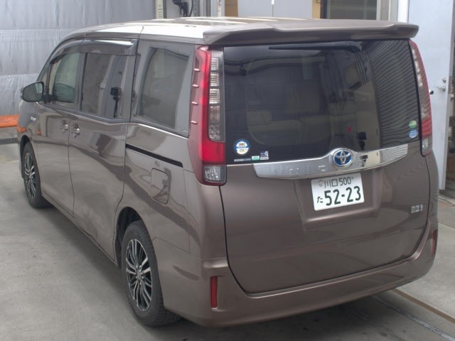 Toyota NOAH 2014 7206726-1