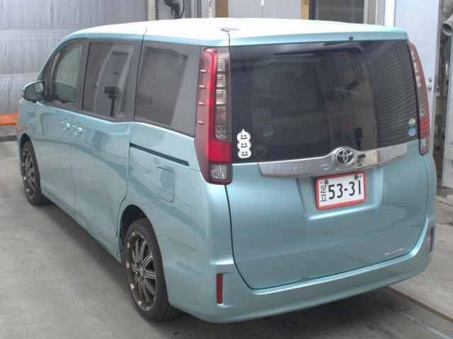 Toyota NOAH 2014 7206737-1