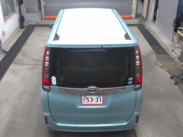 Toyota NOAH 2014 7206737-7