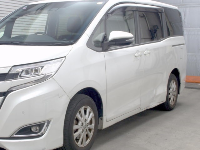 Toyota NOAH 2020 7206742-4