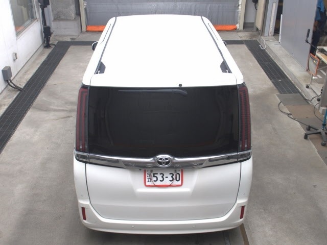 Toyota NOAH 2020 7206742-7