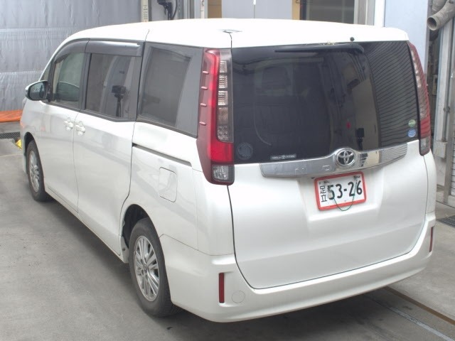 Toyota NOAH 2016 7206743-1