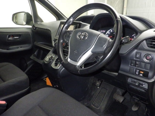 Toyota NOAH 2016 7206743-3