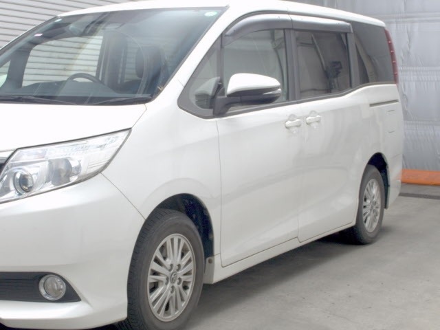 Toyota NOAH 2016 7206743-4