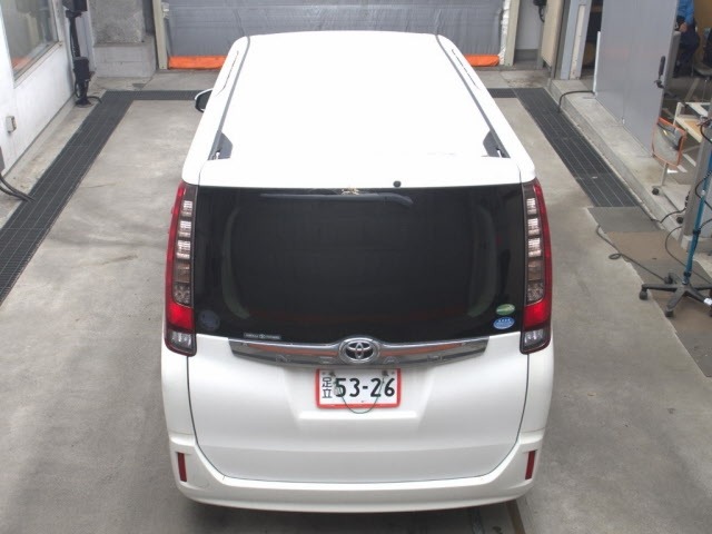 Toyota NOAH 2016 7206743-7
